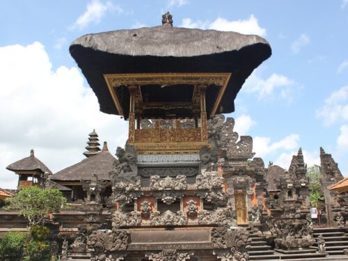 Trip to Indonesia with Couchsurfing and Workaway – Bali: Ubud, rice fields, temples, yoga & surf!